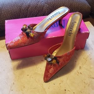 kitten heel 👠  pumps size 8 Red pumps 'Amanda' brand, beaded & floral fabric